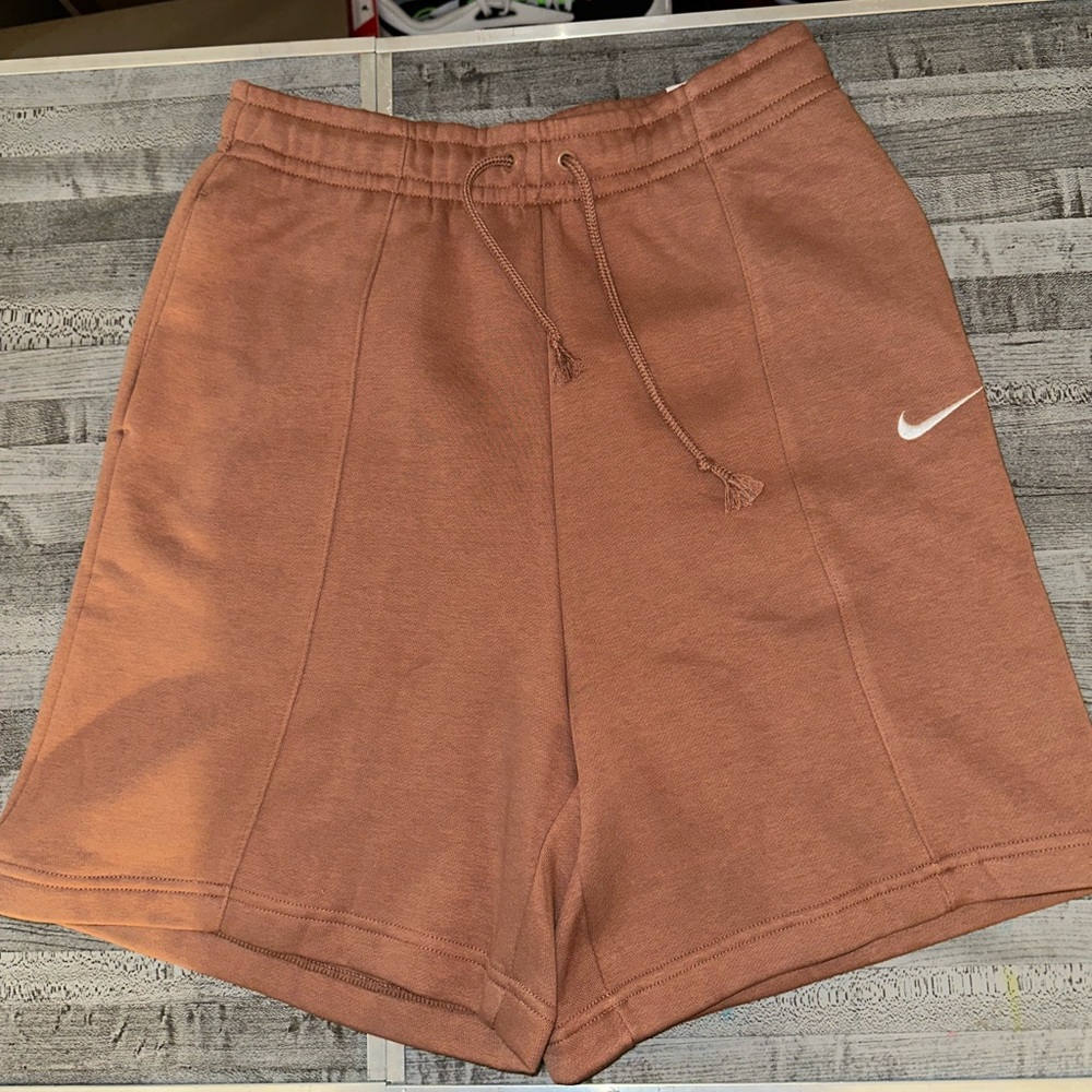 Nike Women’s sweat shorts brand new w tags size small retail 45$